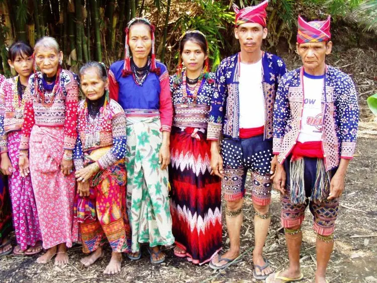 Tagakaulo folks 2003.jpg